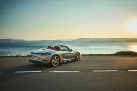 Porsche 718 Base Trim - Manual - Image 2