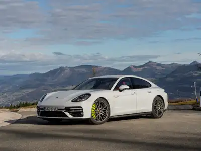 Porsche Panamera Turbo S E-Hybrid Base Trim - Image 1