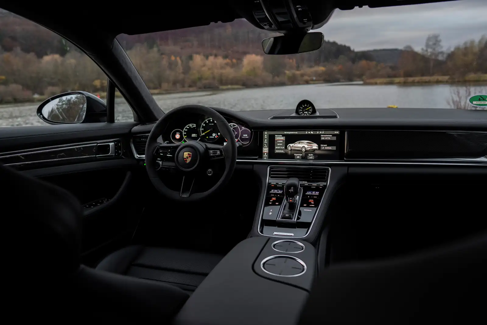 2022 Porsche Panamera 4 E-Hybrid Base Trim - view 3