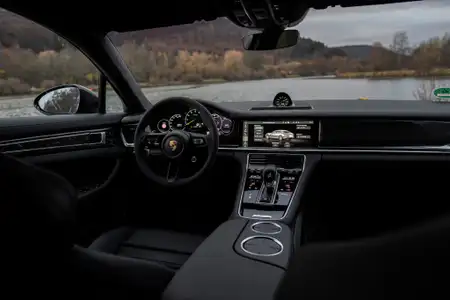 2022 Porsche Panamera 4 E-Hybrid Base Trim - Image 3