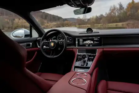 Porsche Panamera Turbo S E-Hybrid Base Trim - Image 4
