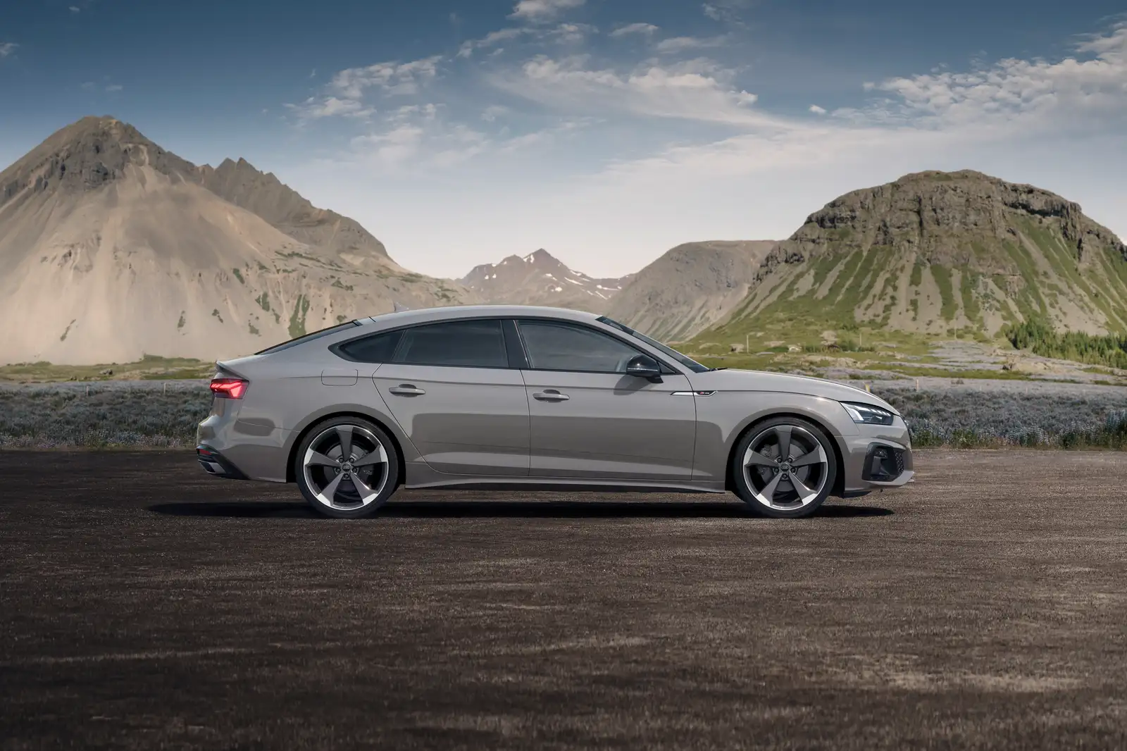 2021 Audi A5 Sportback 40 TFSI 2.0L S Line - view 3