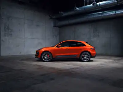 2023 Porsche Macan Base Model Base Trim - Image 3