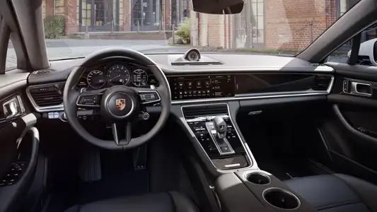 2022 Porsche Panamera 4 Executive Base Trim - Image 4