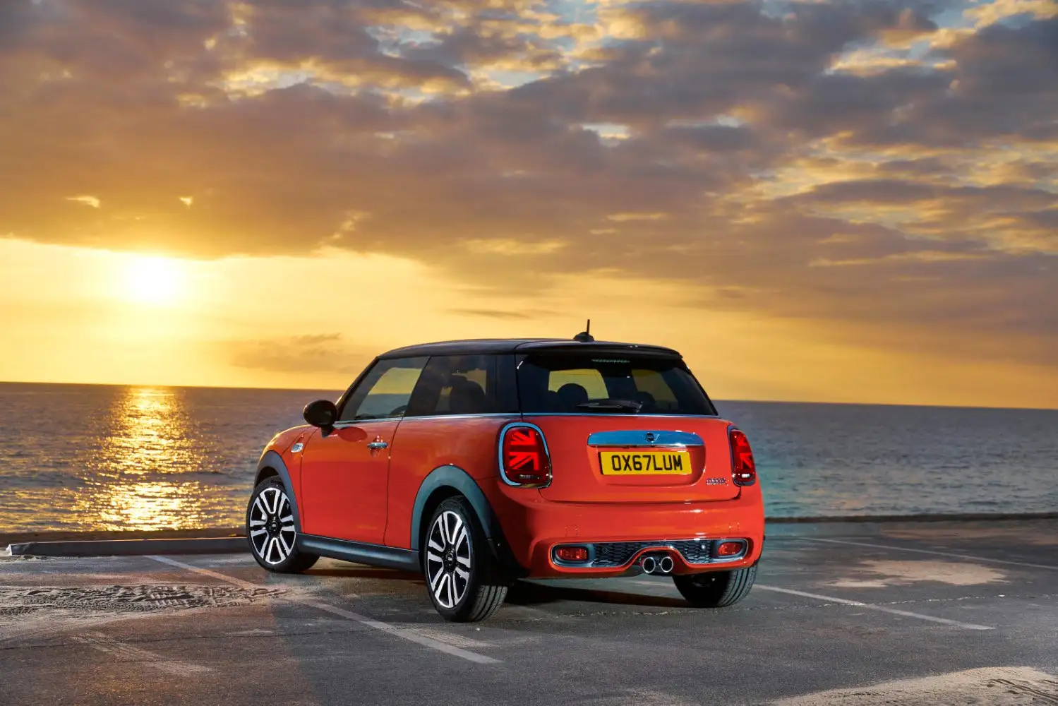 2022 MINI 3 Door Hatch Cooper - view 2