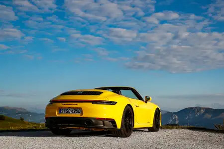 Porsche 911 Base Trim - Image 2