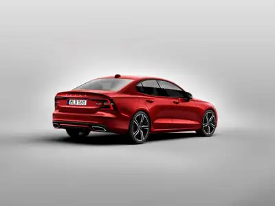 2022 Volvo S60 B4 R Design - Image 2