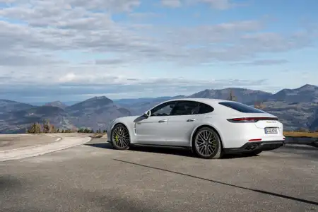 Porsche Panamera Turbo S E-Hybrid Base Trim - Image 2