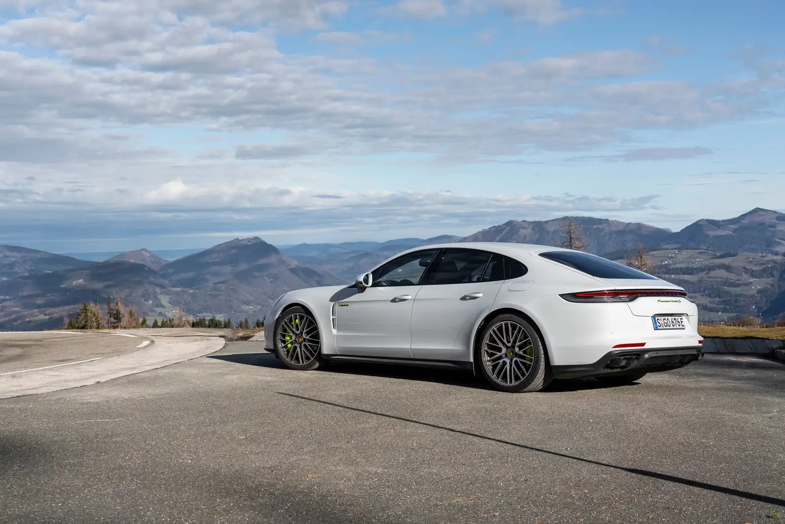 2022 Porsche Panamera Turbo S E-Hybrid Base Trim - view 2