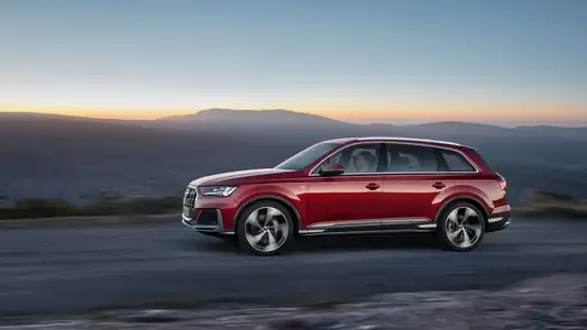 Audi Q7 55 TFSI quattro 3.0L S Line - Image 3