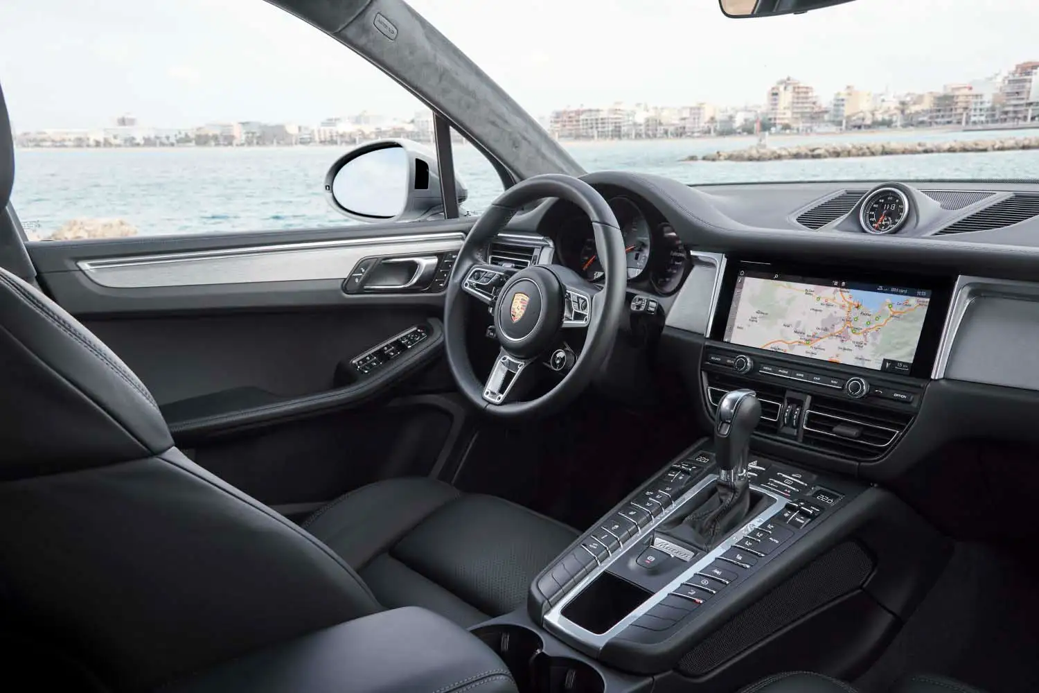 2022 Porsche Macan S Base Trim - view 4