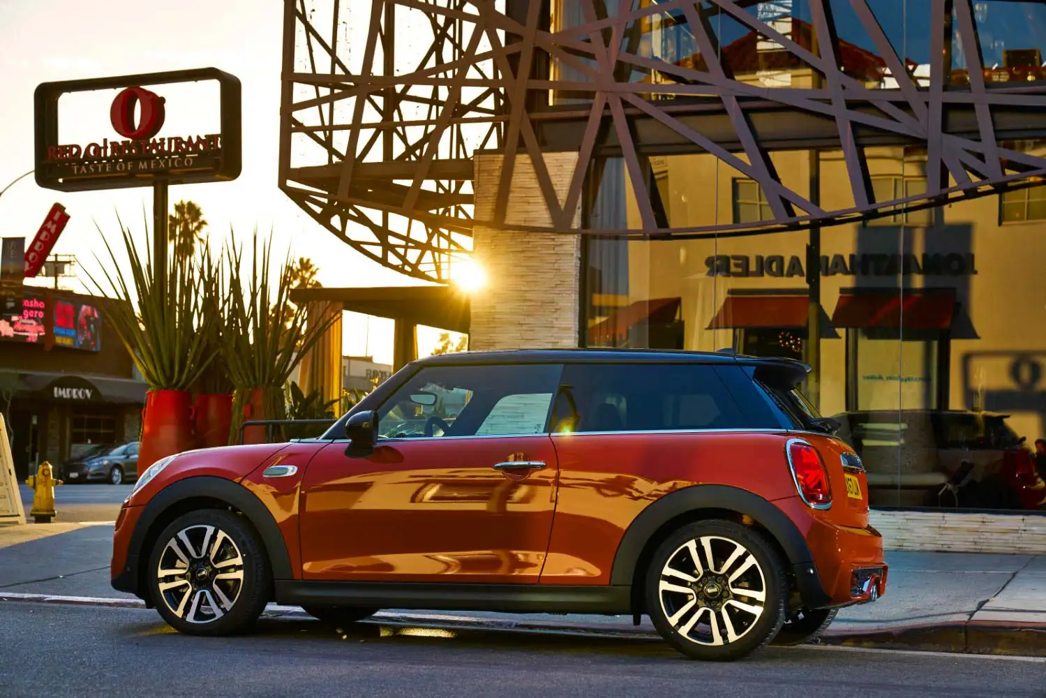 2022 MINI 3 Door Hatch Cooper - view 3