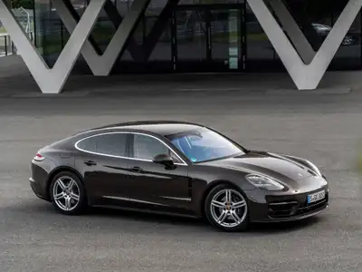 2022 Porsche Panamera 4 Base Trim - Image 1