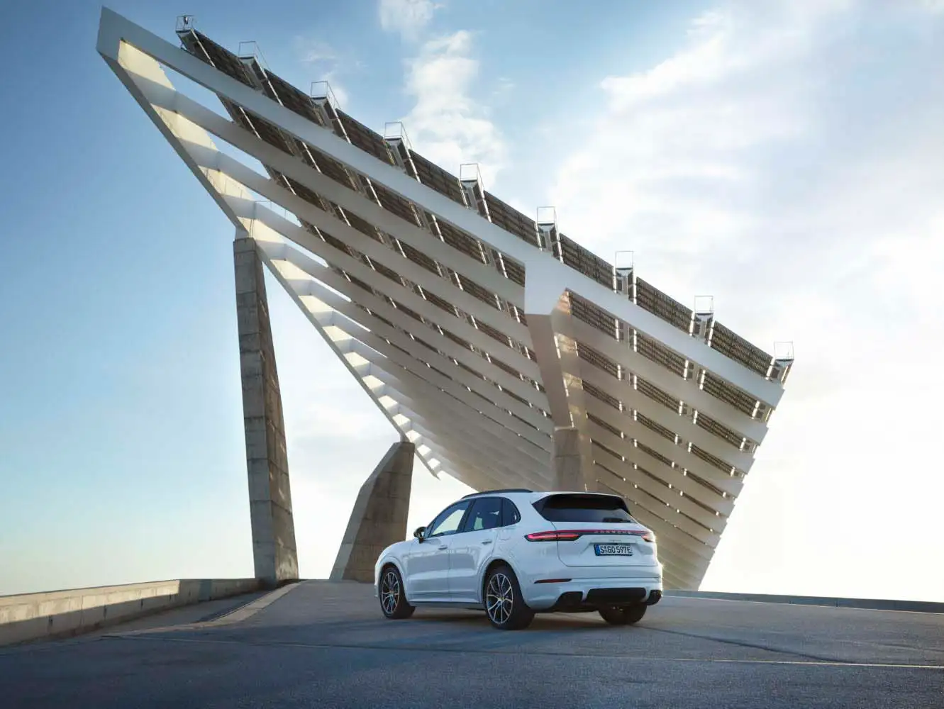 2022 Porsche Cayenne E-Hybrid Base Trim - view 2