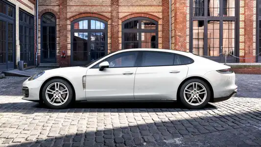 2022 Porsche Panamera 4 Executive Base Trim - Image 3