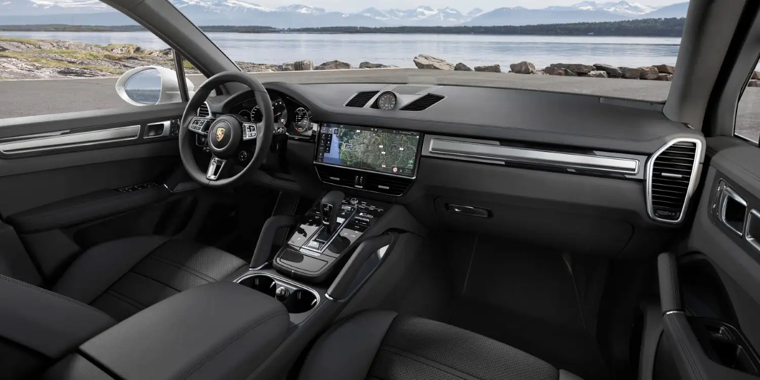 2022 Porsche Cayenne Turbo Base Trim - view 3