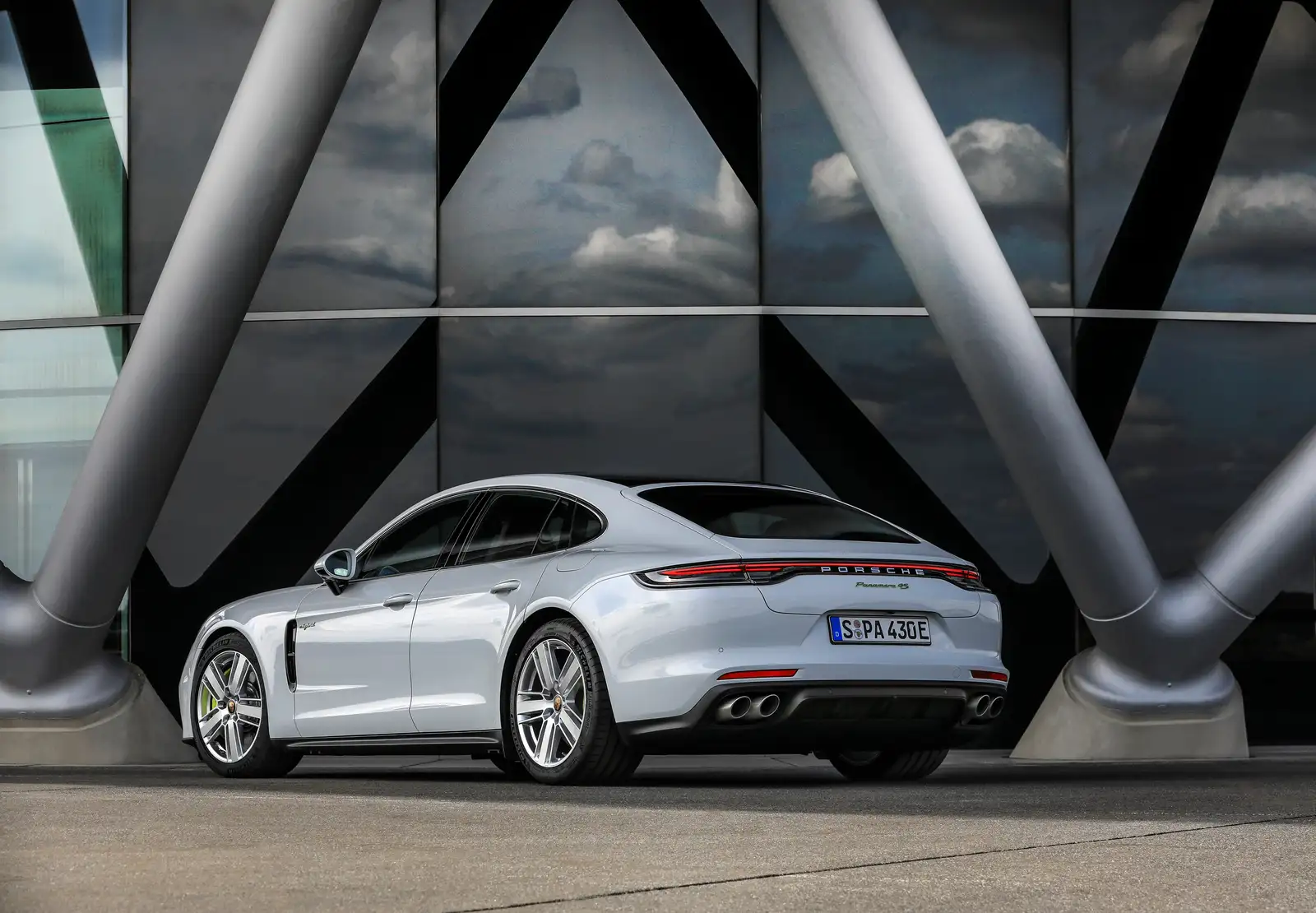 2022 Porsche Panamera 4S E-Hybrid Base Trim - view 2