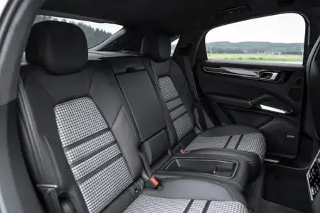 Porsche Cayenne Turbo S E-Hybrid Coupe Base Trim - Image 5
