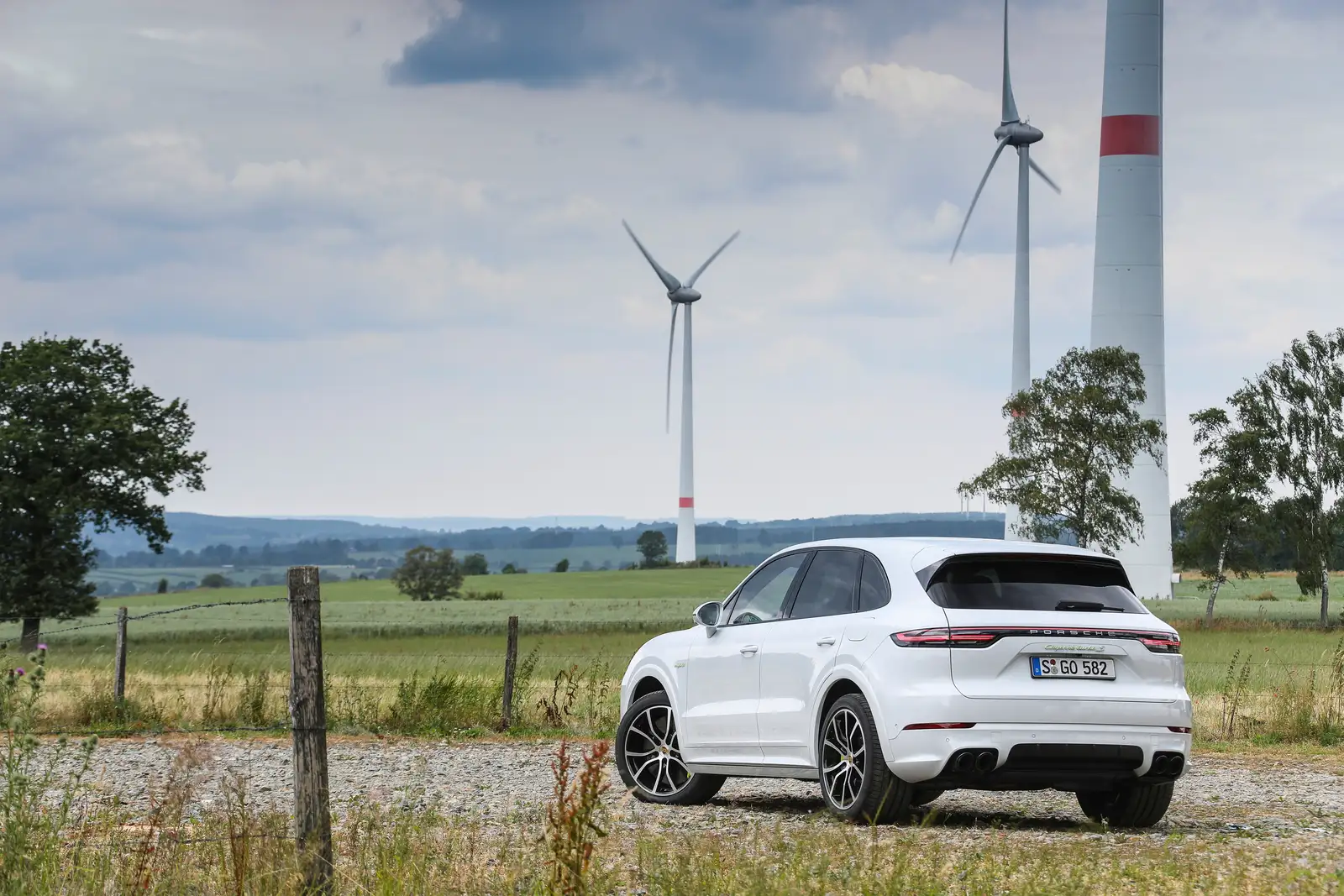 Buy New 2022 Porsche Cayenne Turbo S E-Hybrid Base Trim – Liquid Platinum